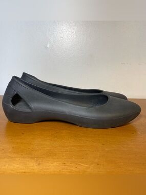 Crocs Laura Women's Size 8 Shoes Black Slip On Comfort Cut Out Ballet Flats